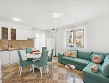 Apartmani Lorena Porec Ngoại thất bức ảnh