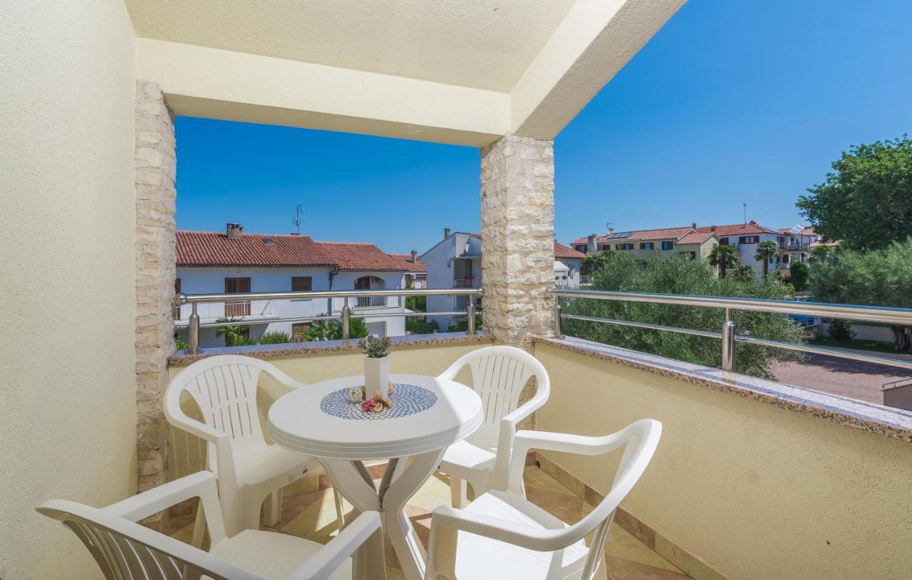 Apartmani Lorena Porec Ngoại thất bức ảnh